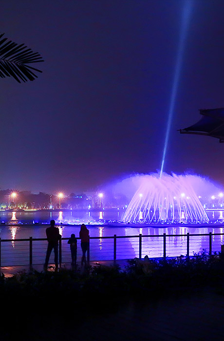 安徽铜陵东部新城区滨湖公园喷泉水景